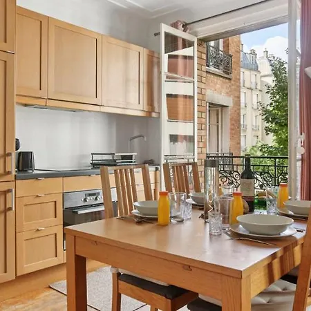 5026 Michel Ange - In Apartment Paris